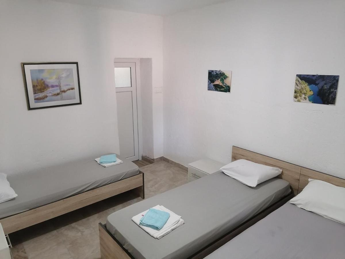 Apartment Milan Obrovac